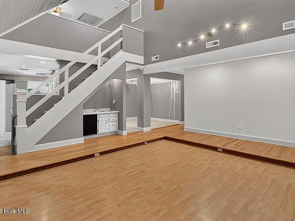 3rd image of 300 Nottingham Road