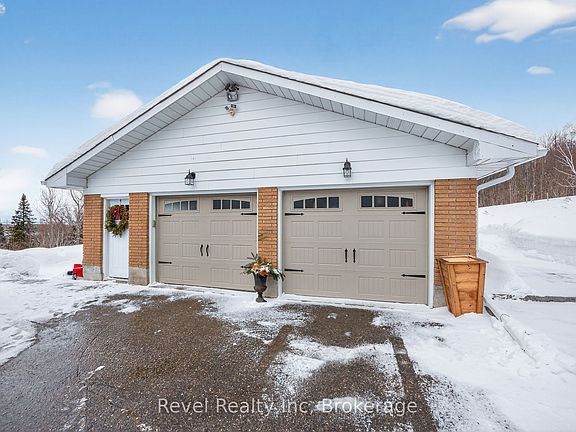 4th image of 2391 Rumney Rd