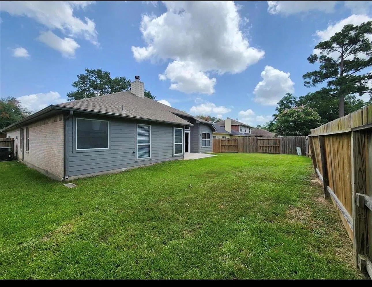 4 bed, 2.0 bath, 2009 sqft, $2,200 — Photo 3