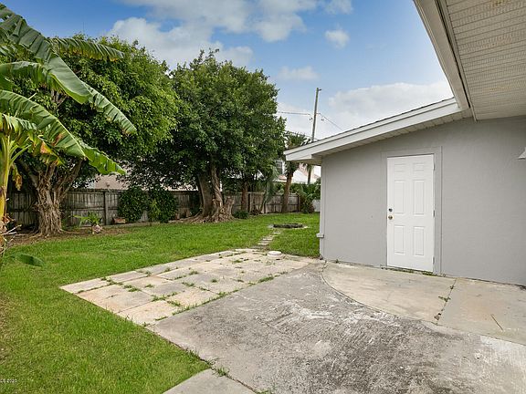 5th image of 541 Coconut St