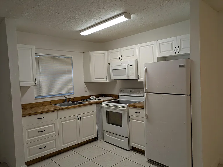 3502 Riverside Dr #3 — Photo 1