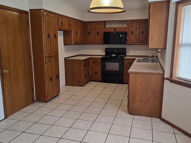 3228 W Village Ln — Photo 5