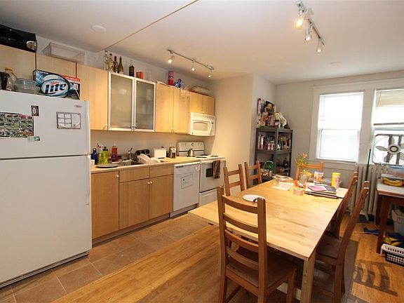 4th image of 808 E Kingsley St #B