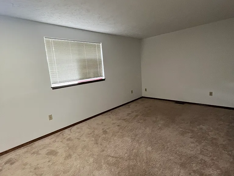 9711 N Indian Trail Rd — Photo 31