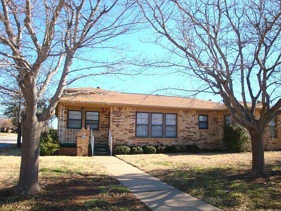 1st image of 409 W Rogers Dr