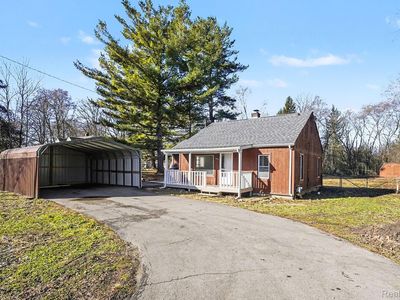3401 N Center Rd, Flint, MI, 48506