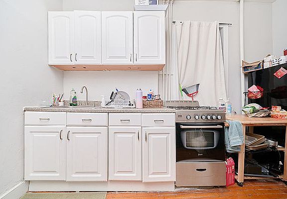 4th image of 1741 1st Ave #3