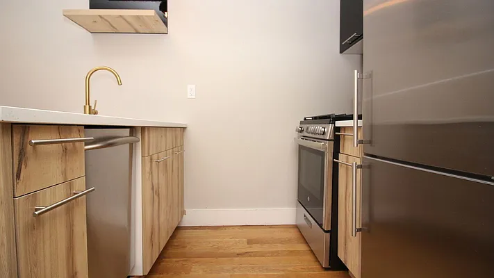 Rented by Metro Prop NY Corp | media 6