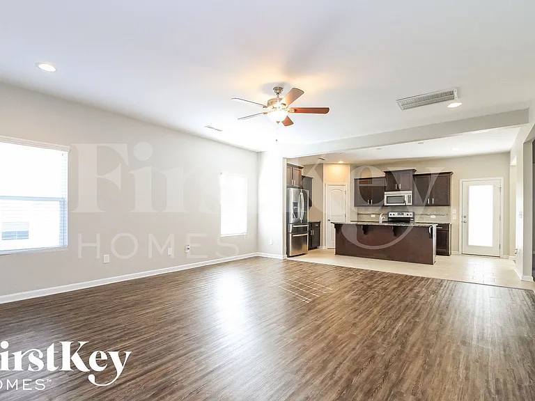 4317 Lochurst Dr — Photo 4