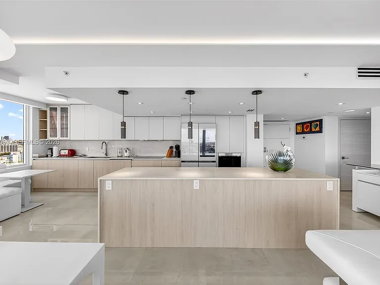 400 S Pointe Dr #2009 — Photo 11