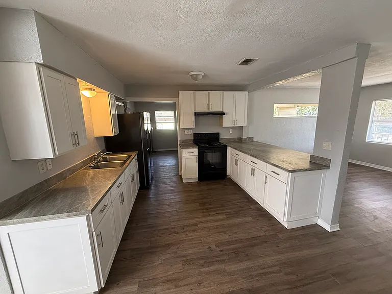 4012 Meadowbrook Ave — Photo 3