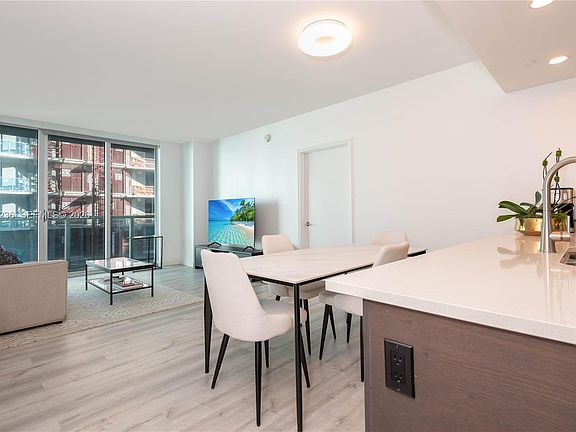 4th image of 55 SE 6th St APT 3403