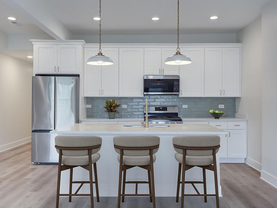 1st image of 4337 N Dayton St #2