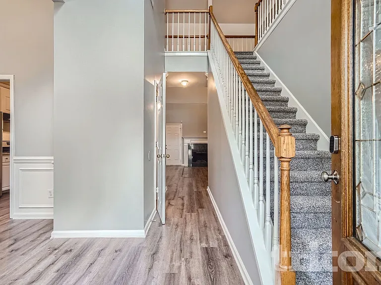 2200 Sugarbirch Dr — Photo 3