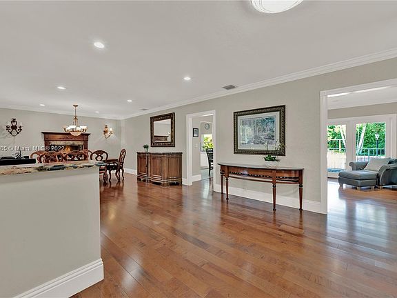4th image of 5965 Chapman Field Dr