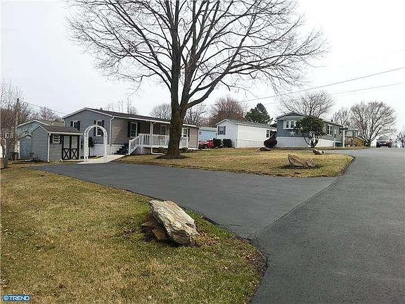 2nd image of 1 Forsynthia Ln