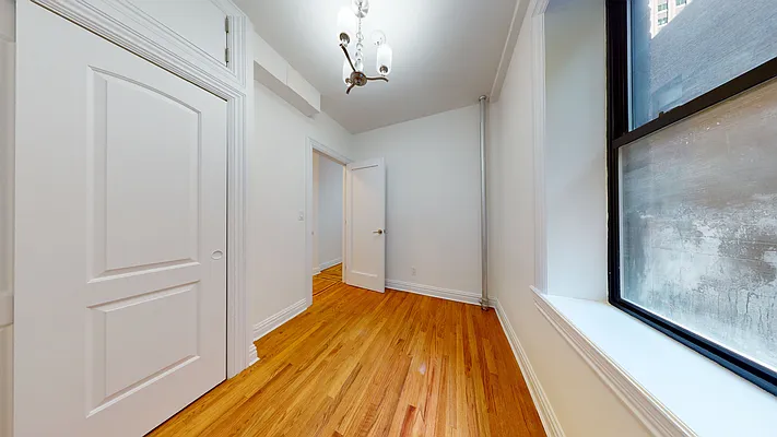 Rented by Bond New York | media 32