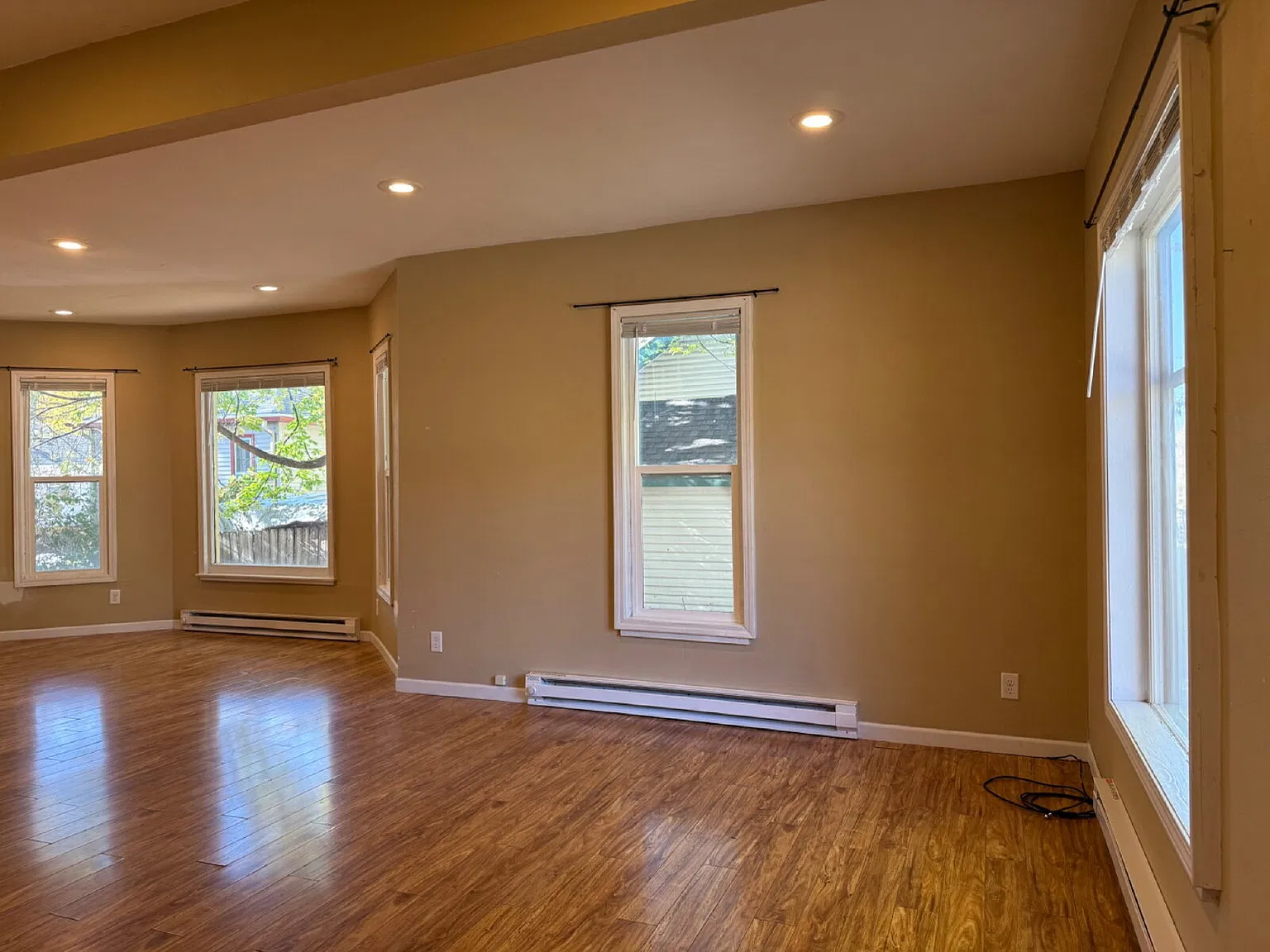 4 bed, 2.0 bath, 1500 sqft, $1,350 — Photo 2