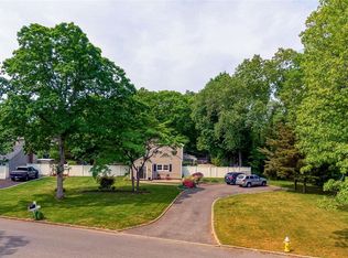 1 Hurtin Blvd, Smithtown, NY 11787