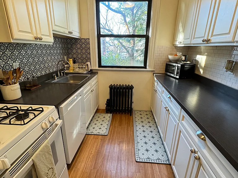 107 Ravenhurst Ave #2 — Photo 6