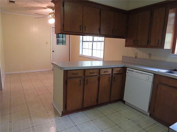 5th image of 227 Lakeshore Dr