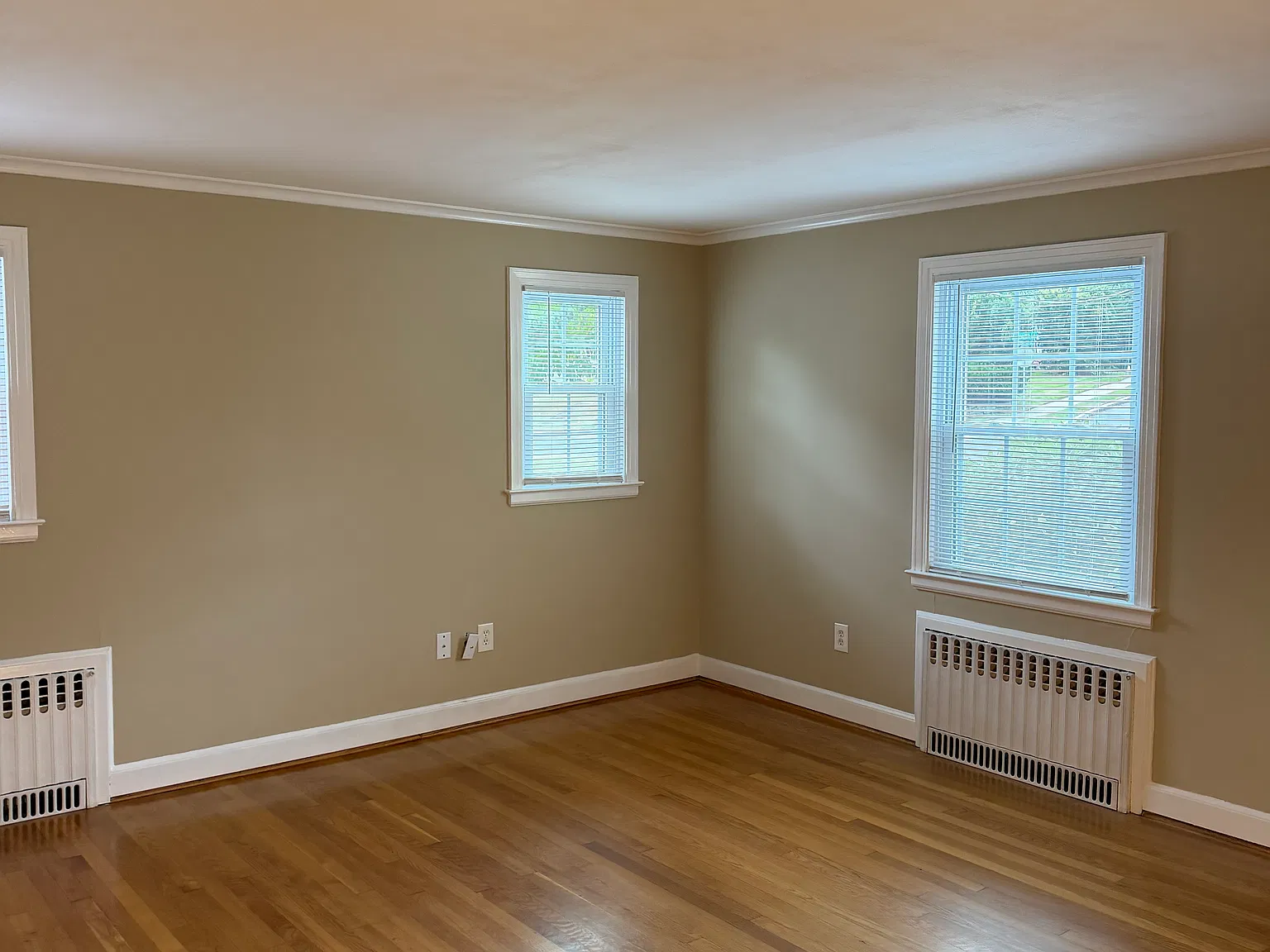 2 bed, 850 sqft, $2,200 — Photo 3