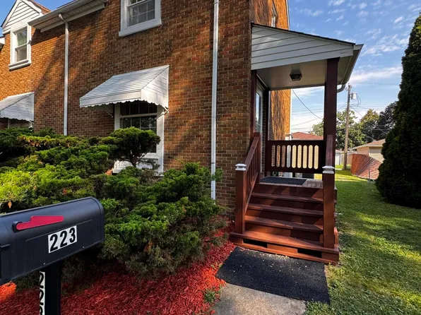 223 Adelaide Pl, Munster, IN 46321