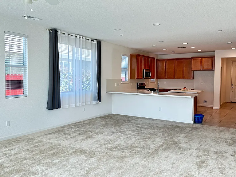 2428 Freestone Dr — Photo 5