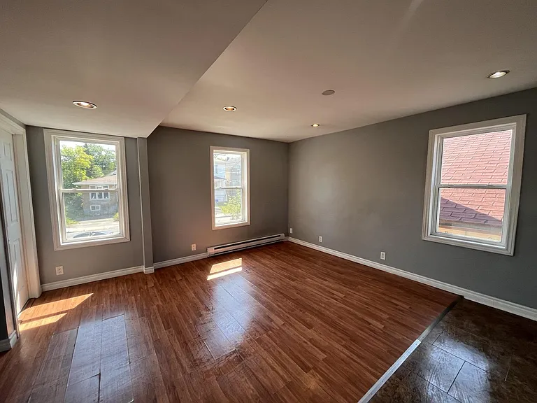 353 Frood Rd #2 — Photo 4