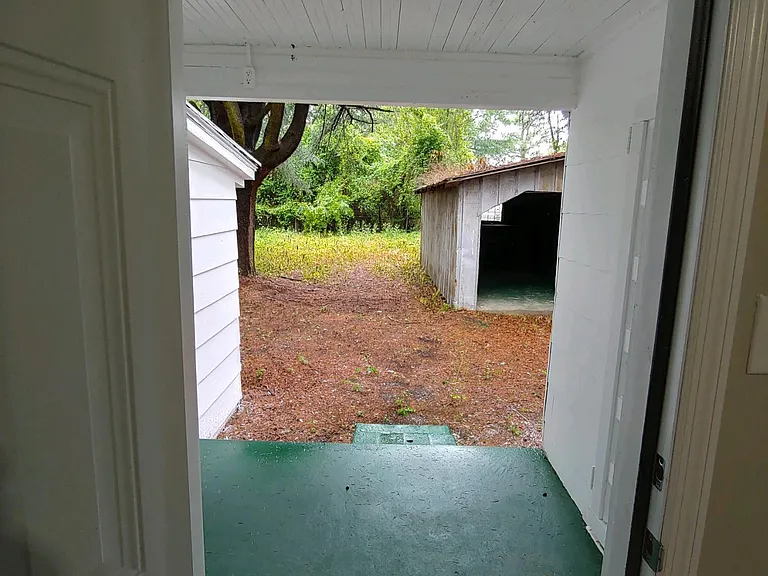 1110 Henderson Ave — Photo 9