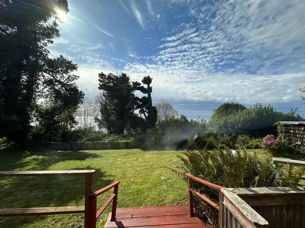 (undisclosed Address), Trinidad, CA 95570