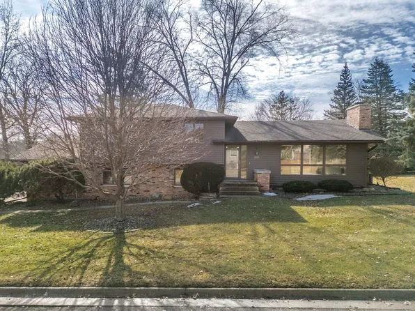 2009 Wembley Rd, Waterloo, IA 50701
