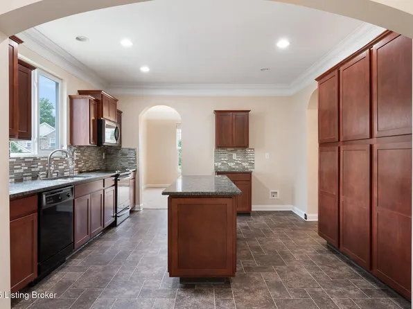 9108 Tamarack Grove Ln, Louisville, KY 40291