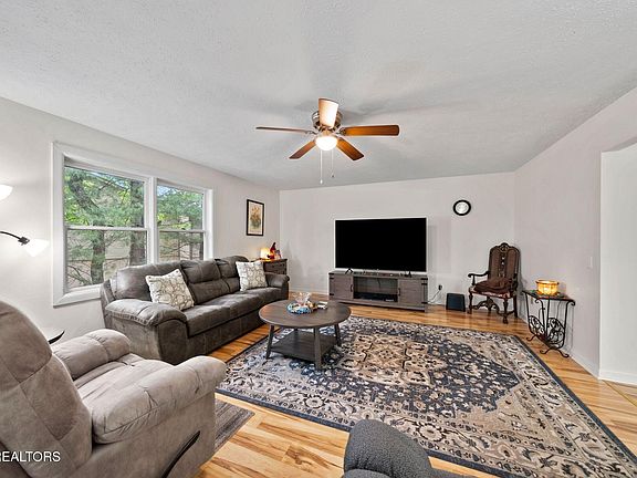3rd image of 116 Greenwood Rd