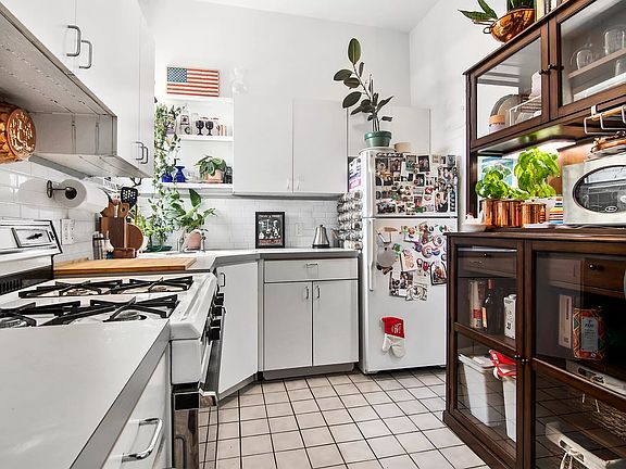 3rd image of 467 Pacific St APT 24