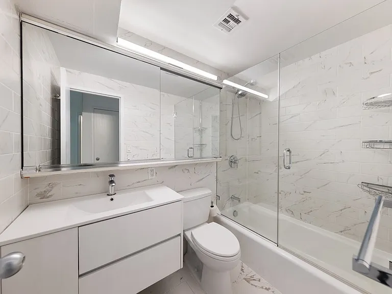 32 E 76th St #1403 — Photo 6