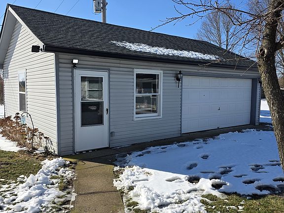 3rd image of 446 Sayre Dr