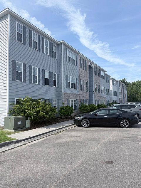 1st image of 142 N Hines St