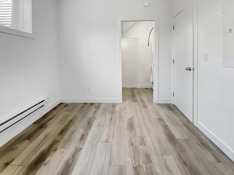 9 Spring Cres SW — Photo 11