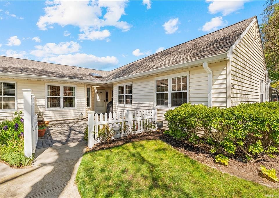 42 Revere Drive, Sayville, NY 11782 Zillow