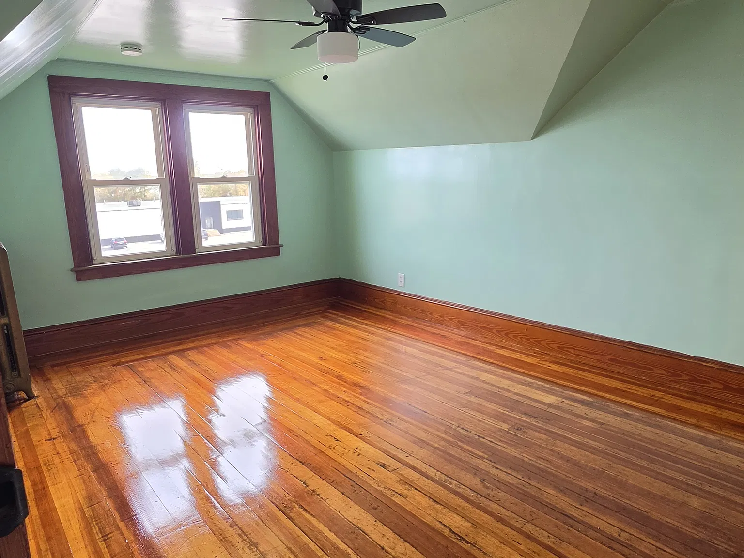 3 bed, 1100 sqft, $2,300 — Photo 3