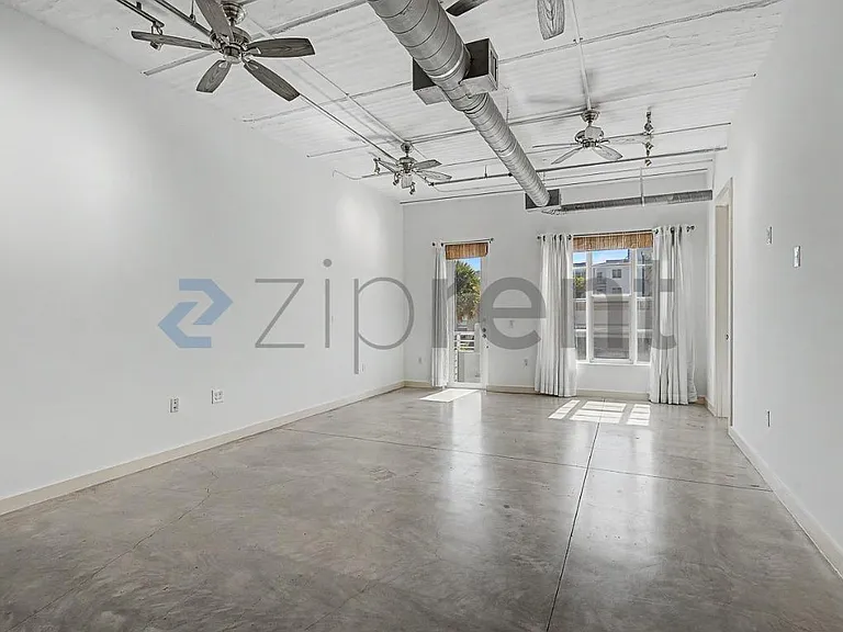 103 SE 4th Ave #203 — Photo 3