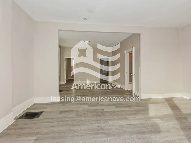 1348885_005_wm_-_living_room_13448175.jpg