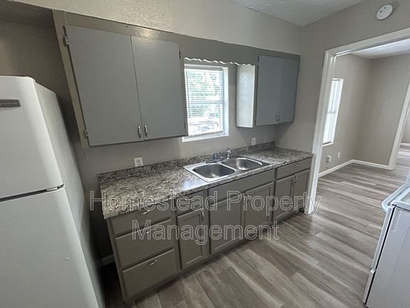 3rd image of 1204 Carverdale Dr