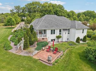 E8887 Oak Hill Rd, Wisconsin Dells, WI 53965