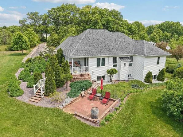 E8887 Oak Hill Road, Wisconsin Dells, WI 53965