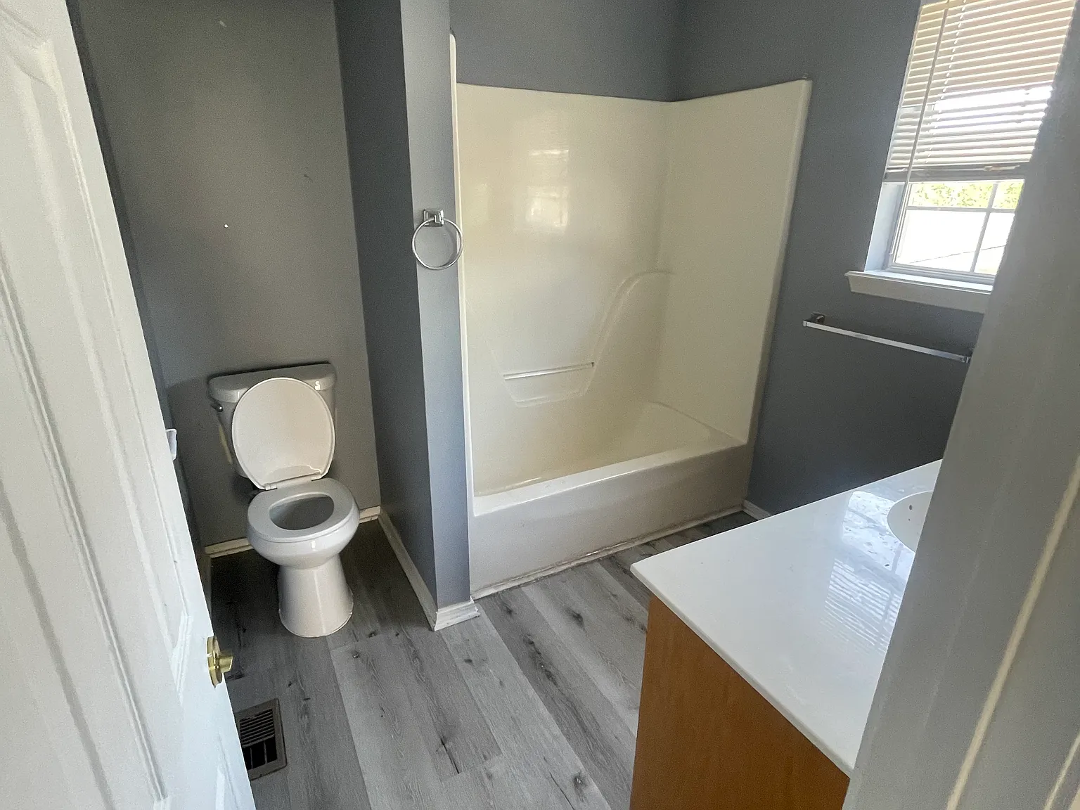 3 bed, 1229 sqft, $1,600 — Photo 2