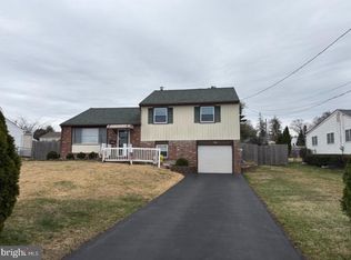 361 Valley Rd, Warminster, PA 18974