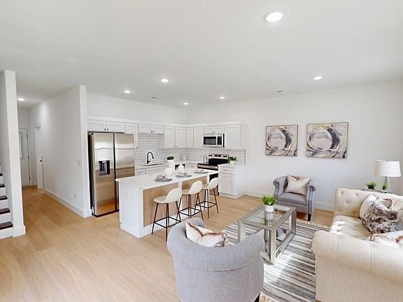 2nd image of 139 & 141 Sunnydale Cir