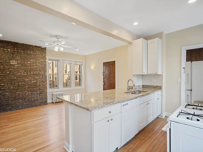 4225 Paulina — Photo 21